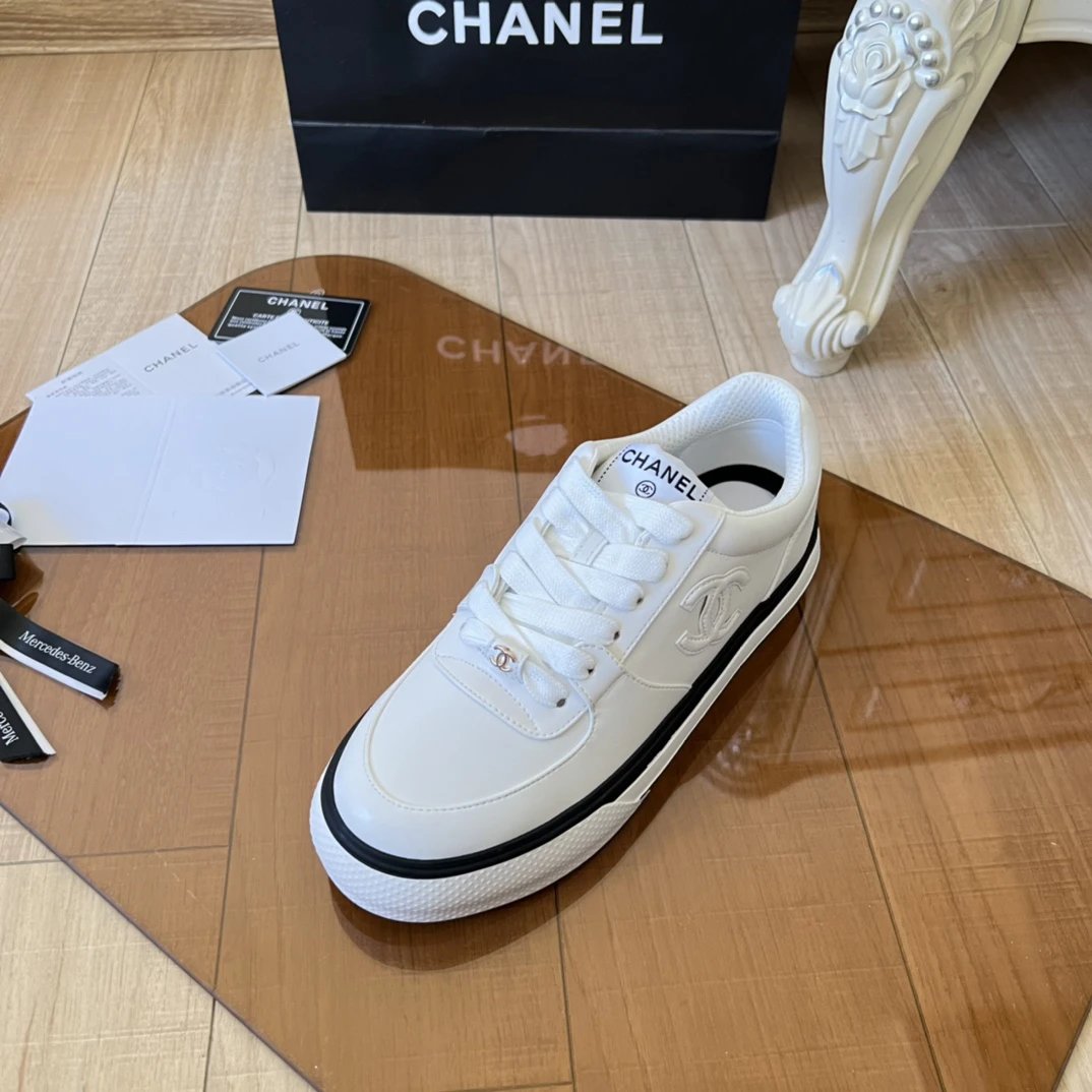 Chanel White Low-Top Sneakers - Gallery Image 6 - Detailed View