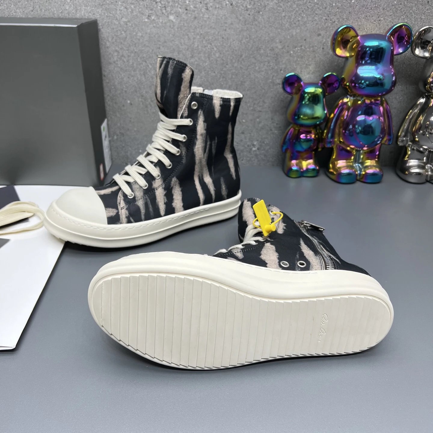 Rick Owens Casual High-Top Sneakers Zebra  - Gallery Image 9 - Detailed View