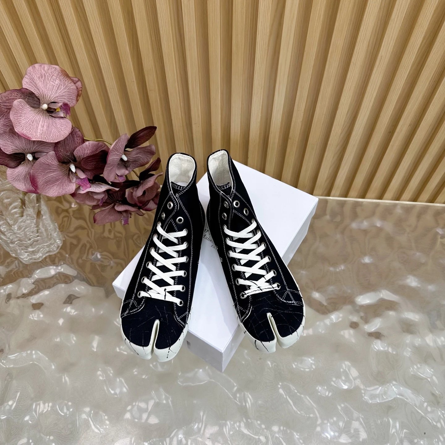 Maison Margiela MM6 Tabi Graffiti Canvas High Sneakers Black - Gallery Image 3 - Detailed View