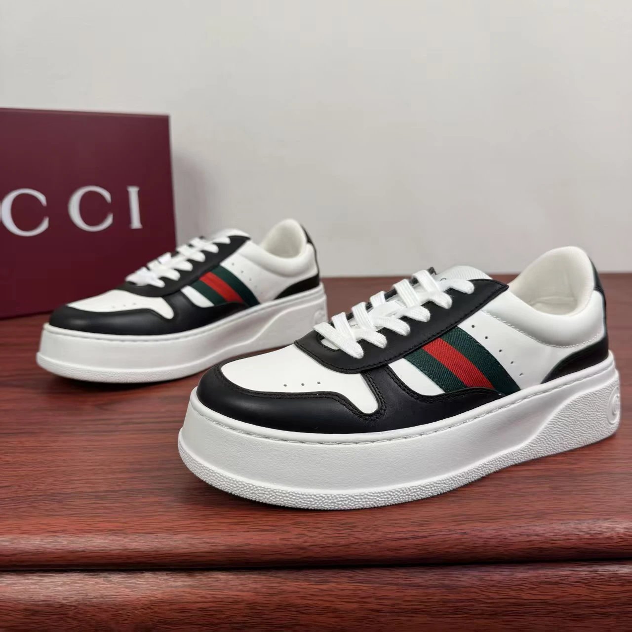 Gucci Men's Platform Sneakers Black White - Gallery Image 3 - Detailed View