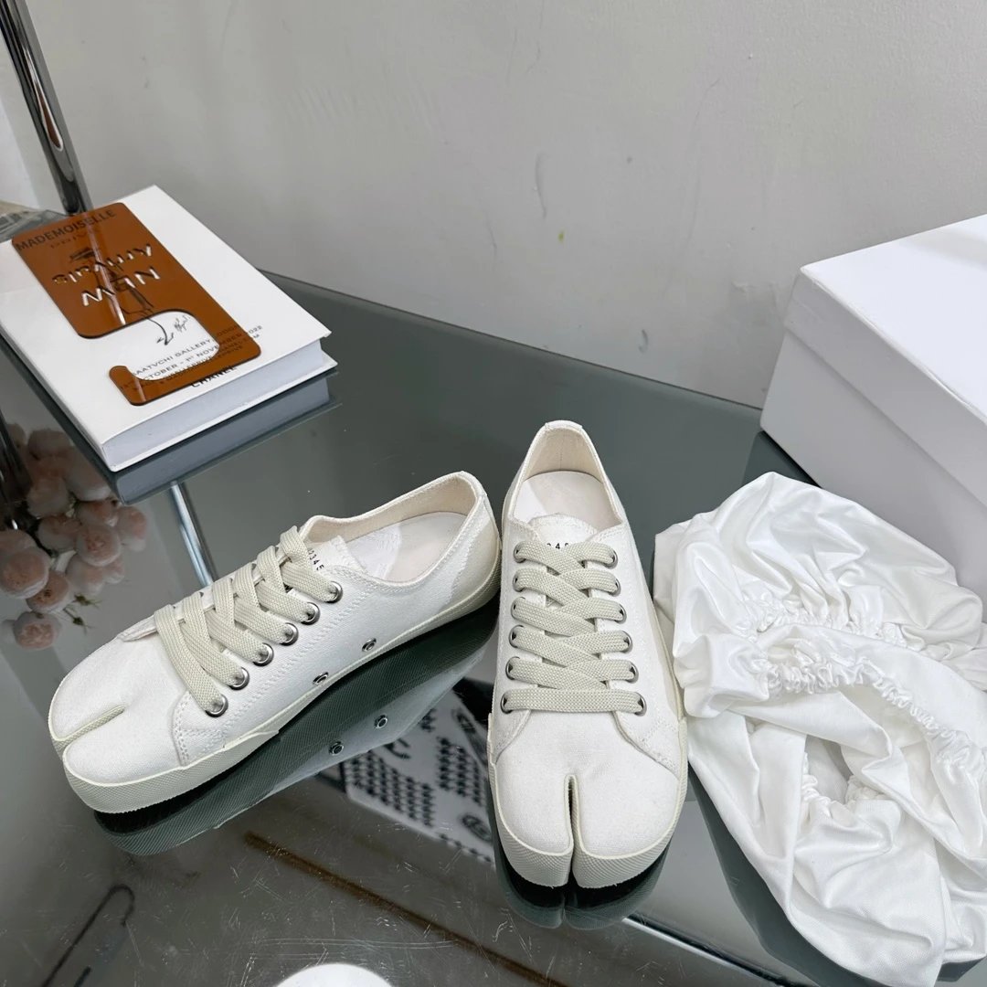 Maison Margiela MM6 Tabi Canvas Sneakers White - Gallery Image 4 - Detailed View