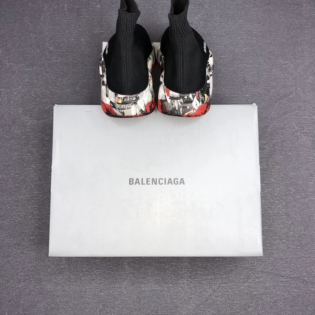 Unisex Knit Sock Sneakers with Patterned Sole in Onyx Black - Gallery Image 9 - Detailed View