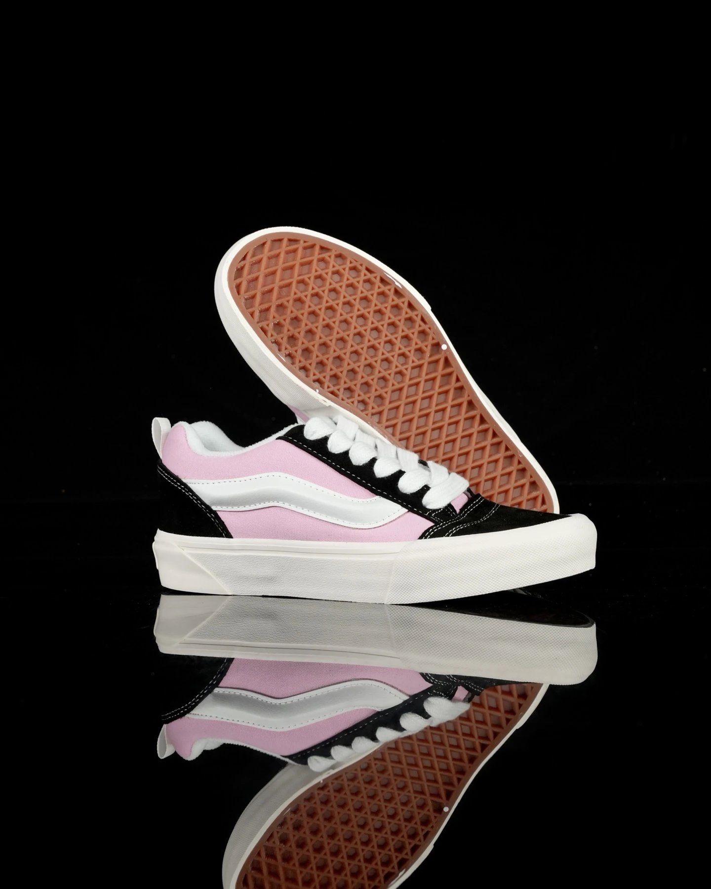 Retro Chunky Skate Sneakers Pink Noir - Gallery Image 5 - Detailed View