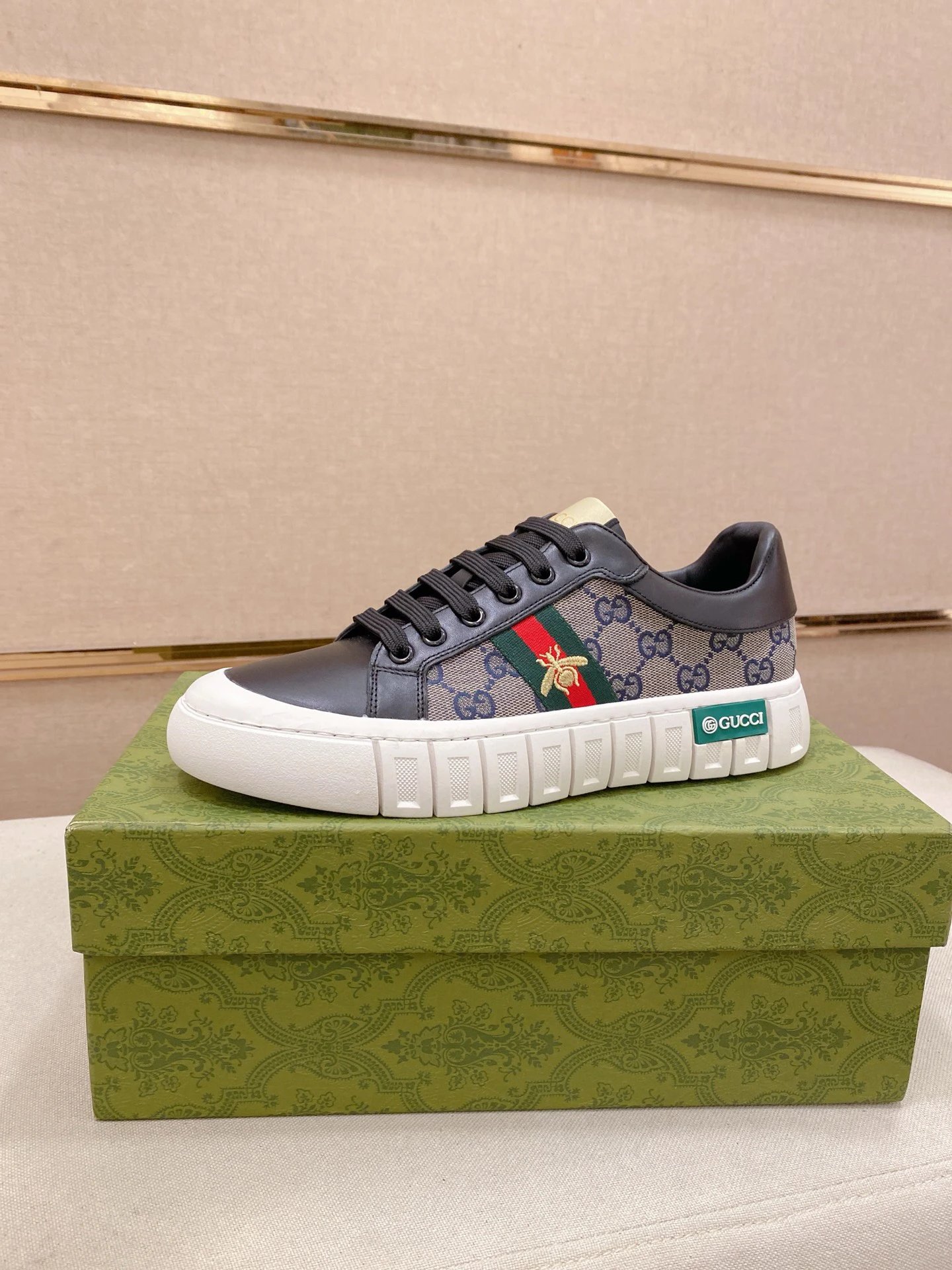 Gucci Canvas Black Sneakers Embroidered Bee - Gallery Image 1 - Detailed View