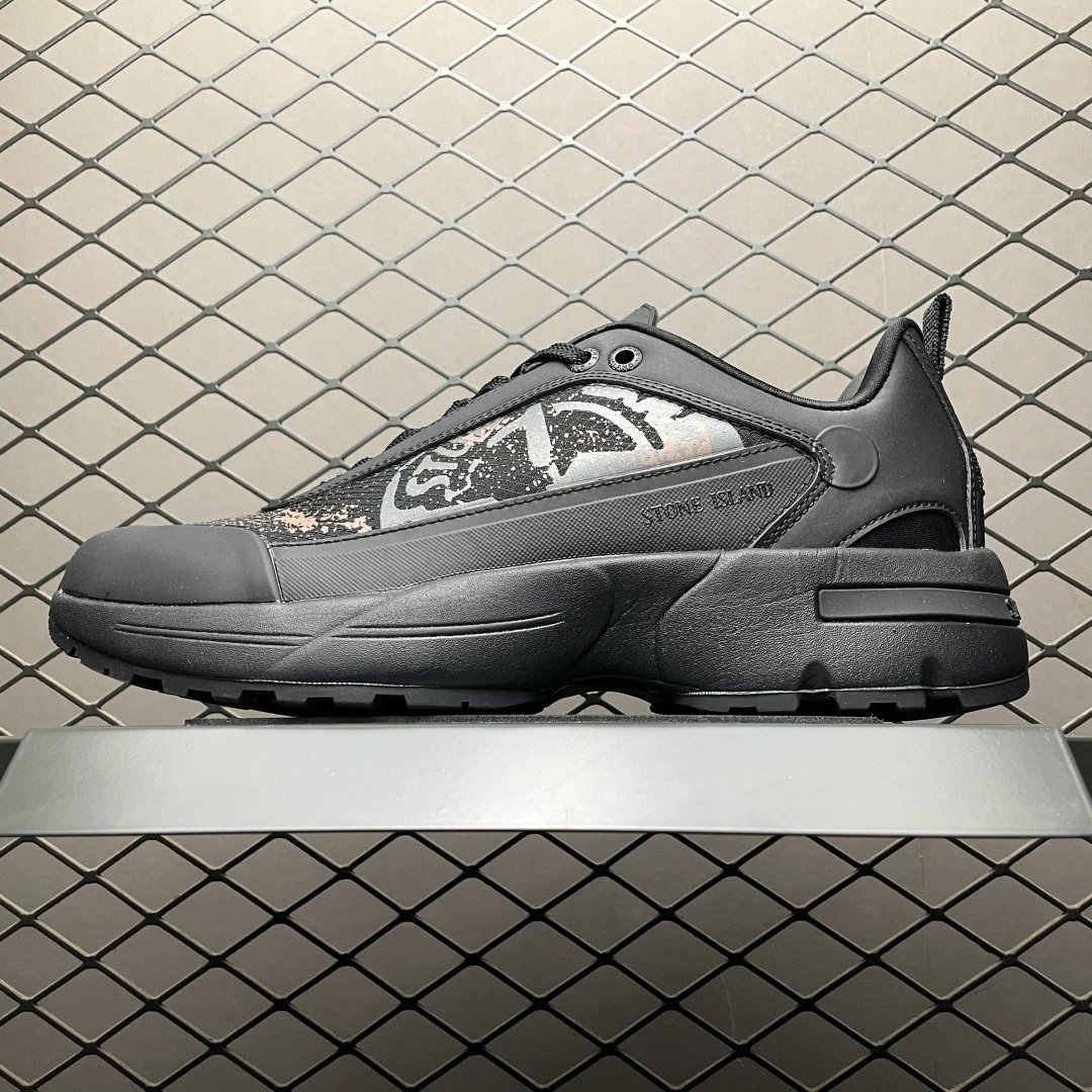 Outdoor Mesh Sneakers Onyx - Gallery Image 1 - Detailed View