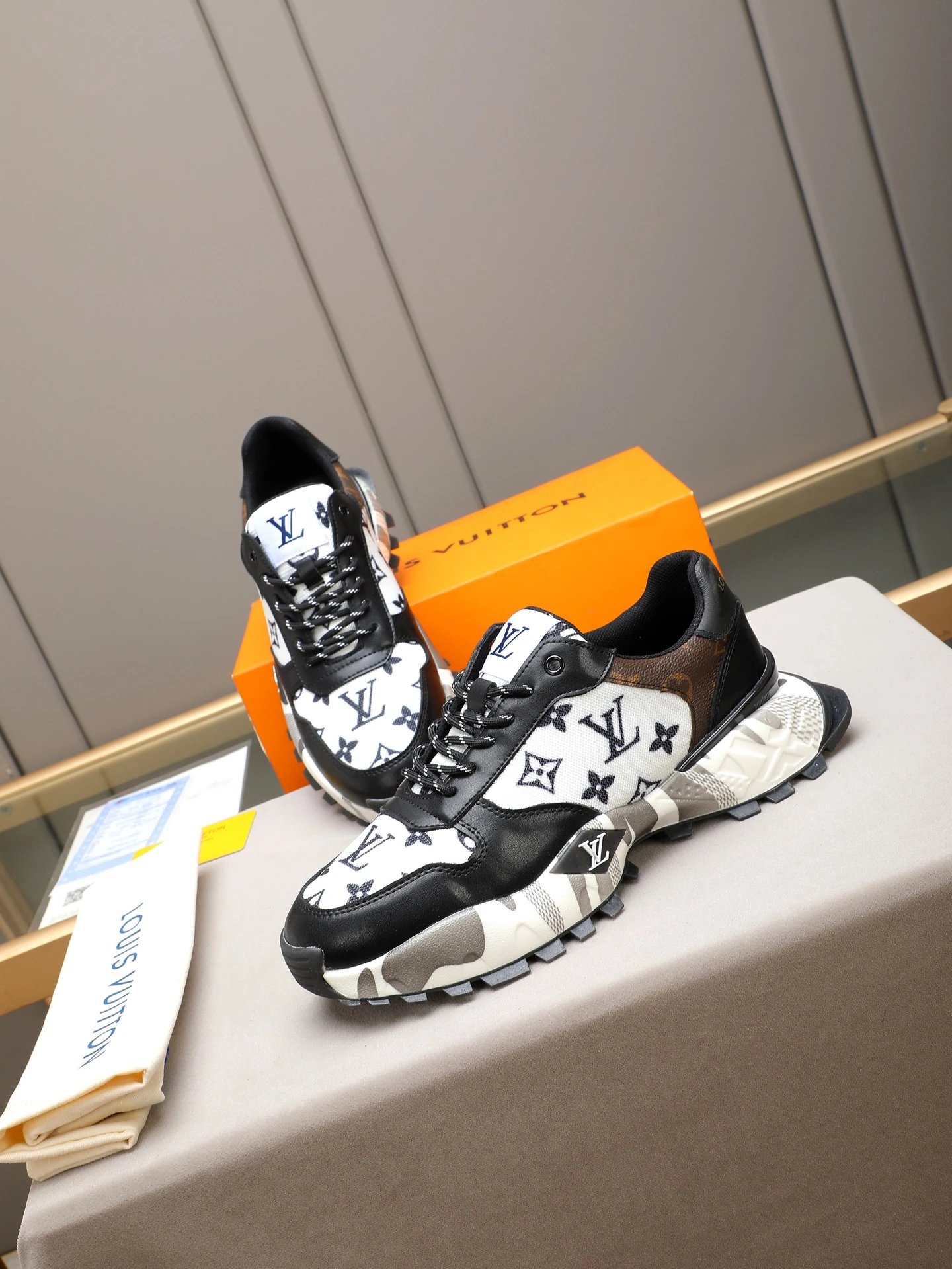 Luxury Calfskin Mesh Runner Sneakers Ivory Black - Gallery Image 8 - Detailed View