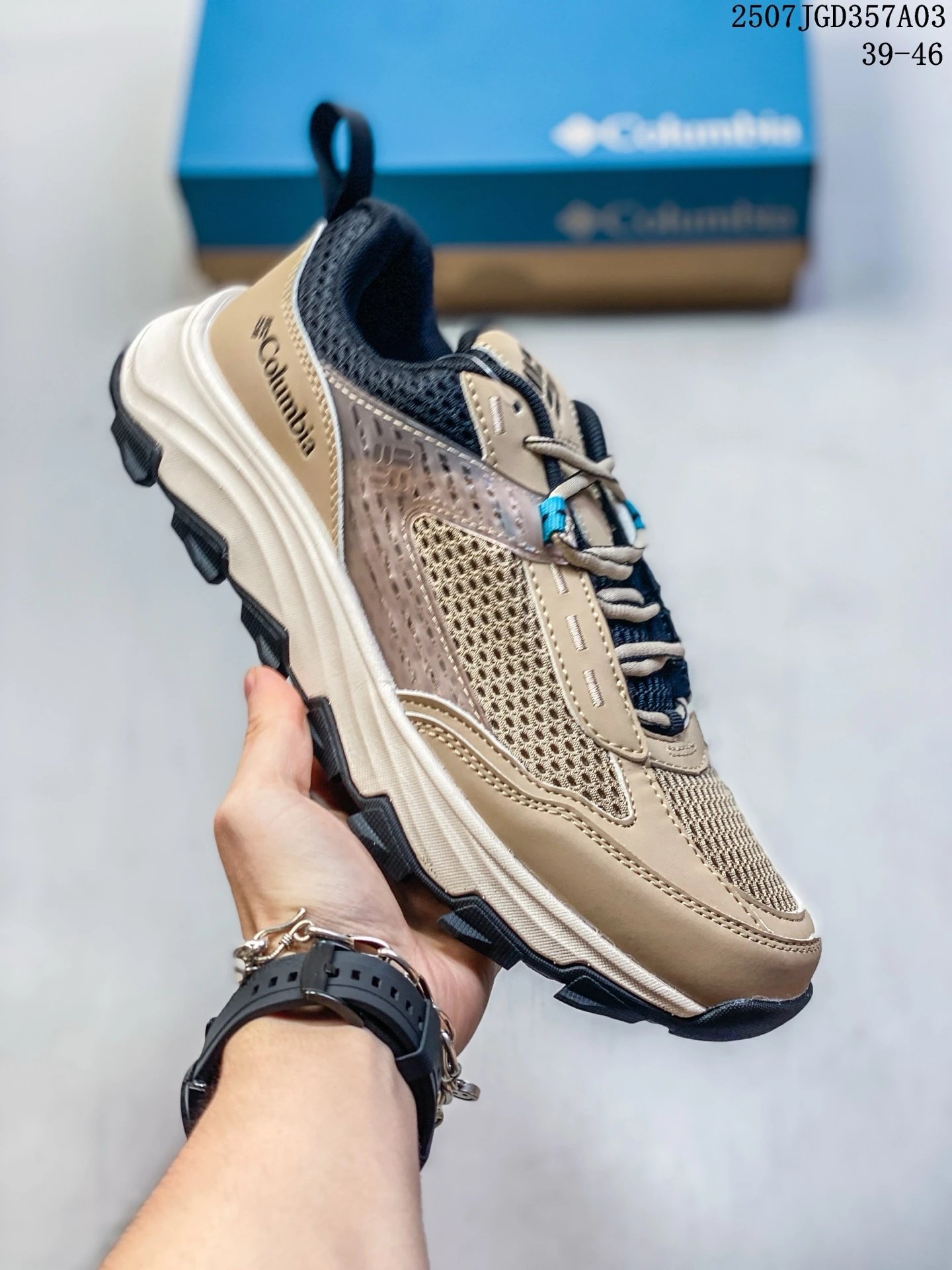 Lightweight Hiking Sneakers Sandstone Beige - Gallery Image 1 - Detailed View