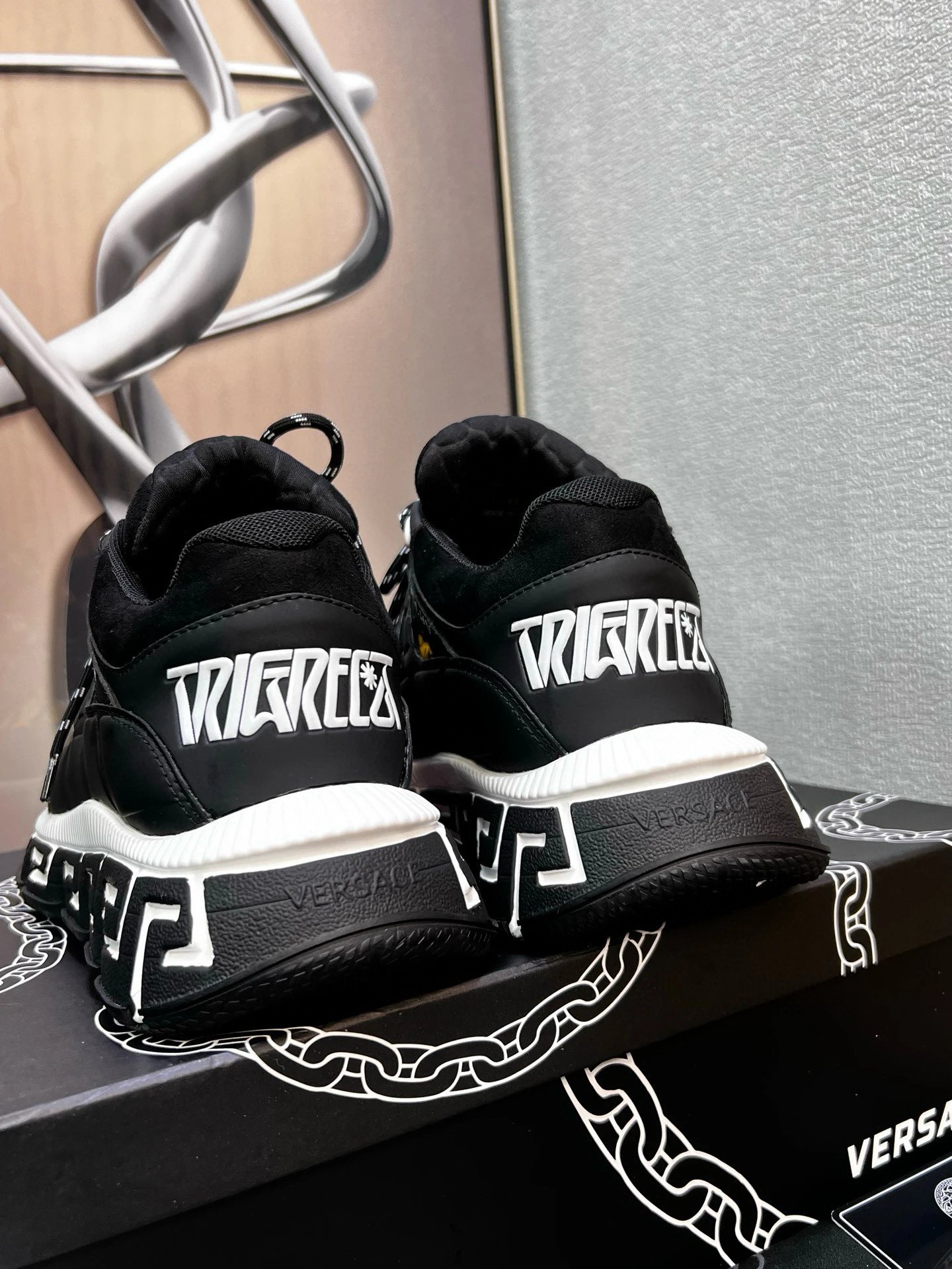 Baroque Leather Runner Sneakers Noir Gold - Gallery Image 8 - Detailed View