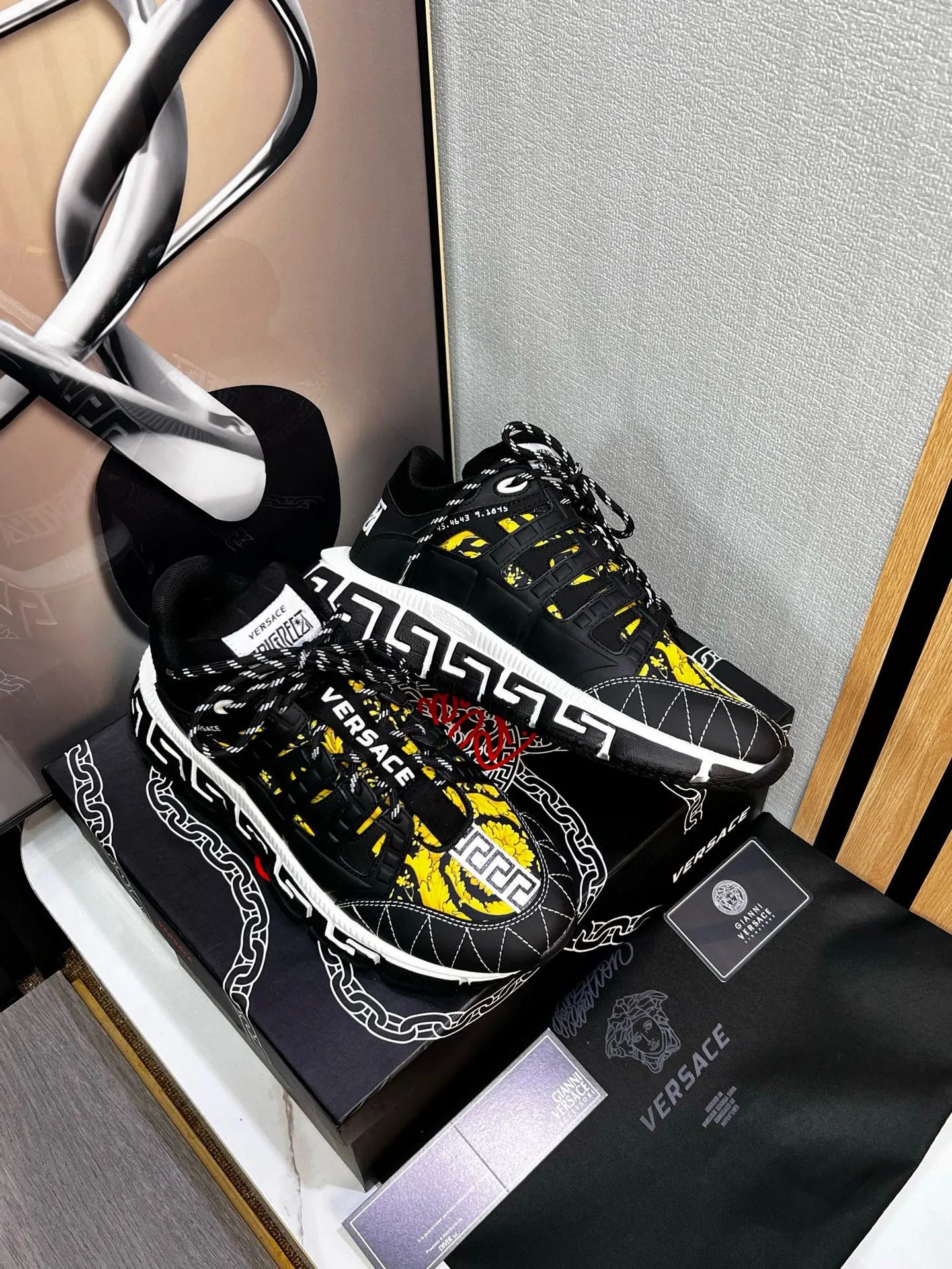 Baroque Leather Runner Sneakers Noir Gold - Gallery Image 4 - Detailed View