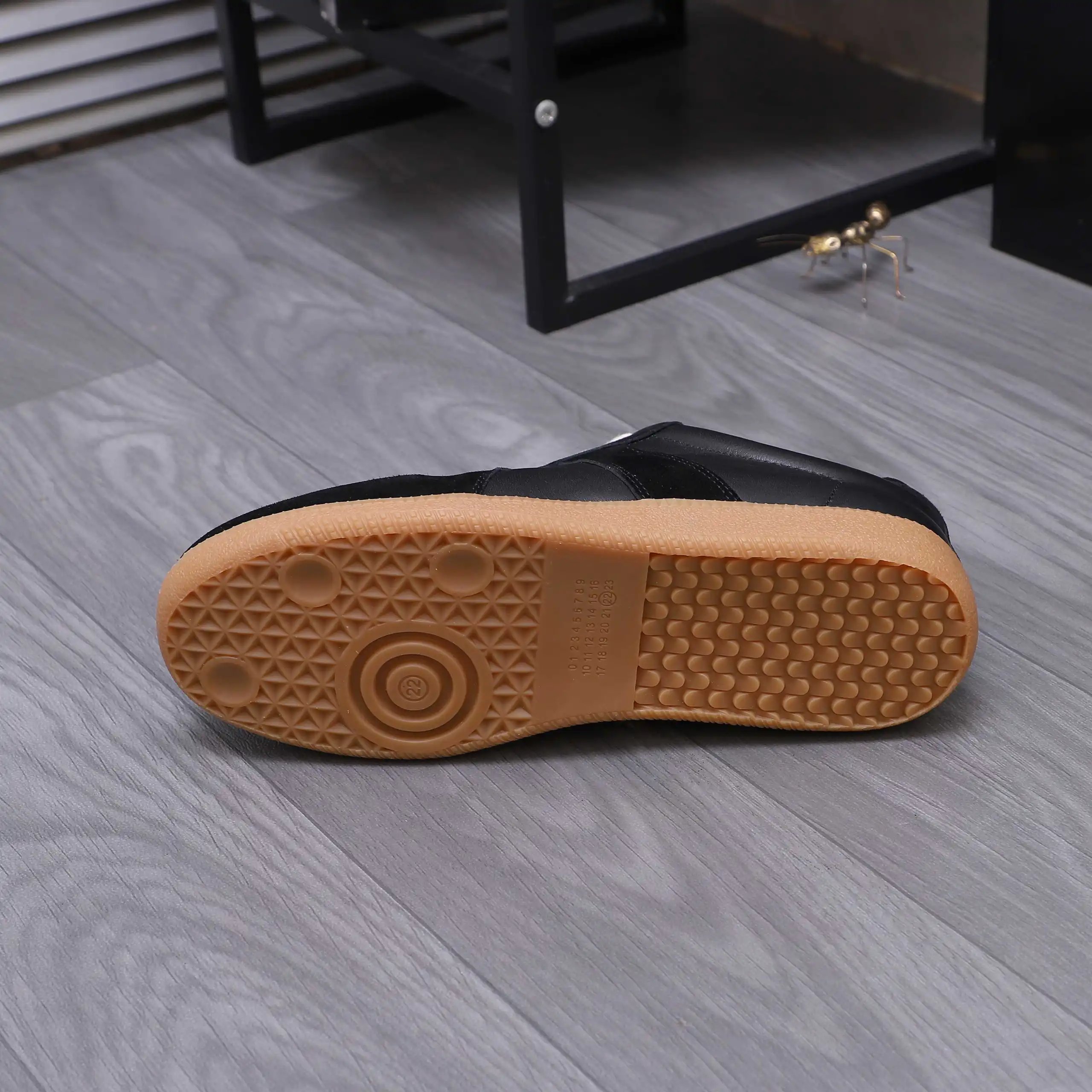 Maison Margiela Leather Sneakers Black - Gallery Image 8 - Detailed View