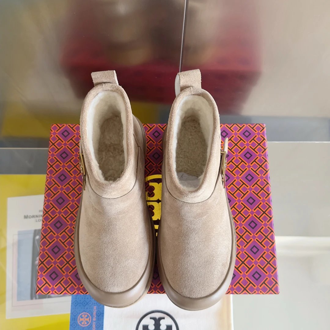 Women's Shearling Platform Snow Boots Sandstone - Gallery Image 7 - Detailed View