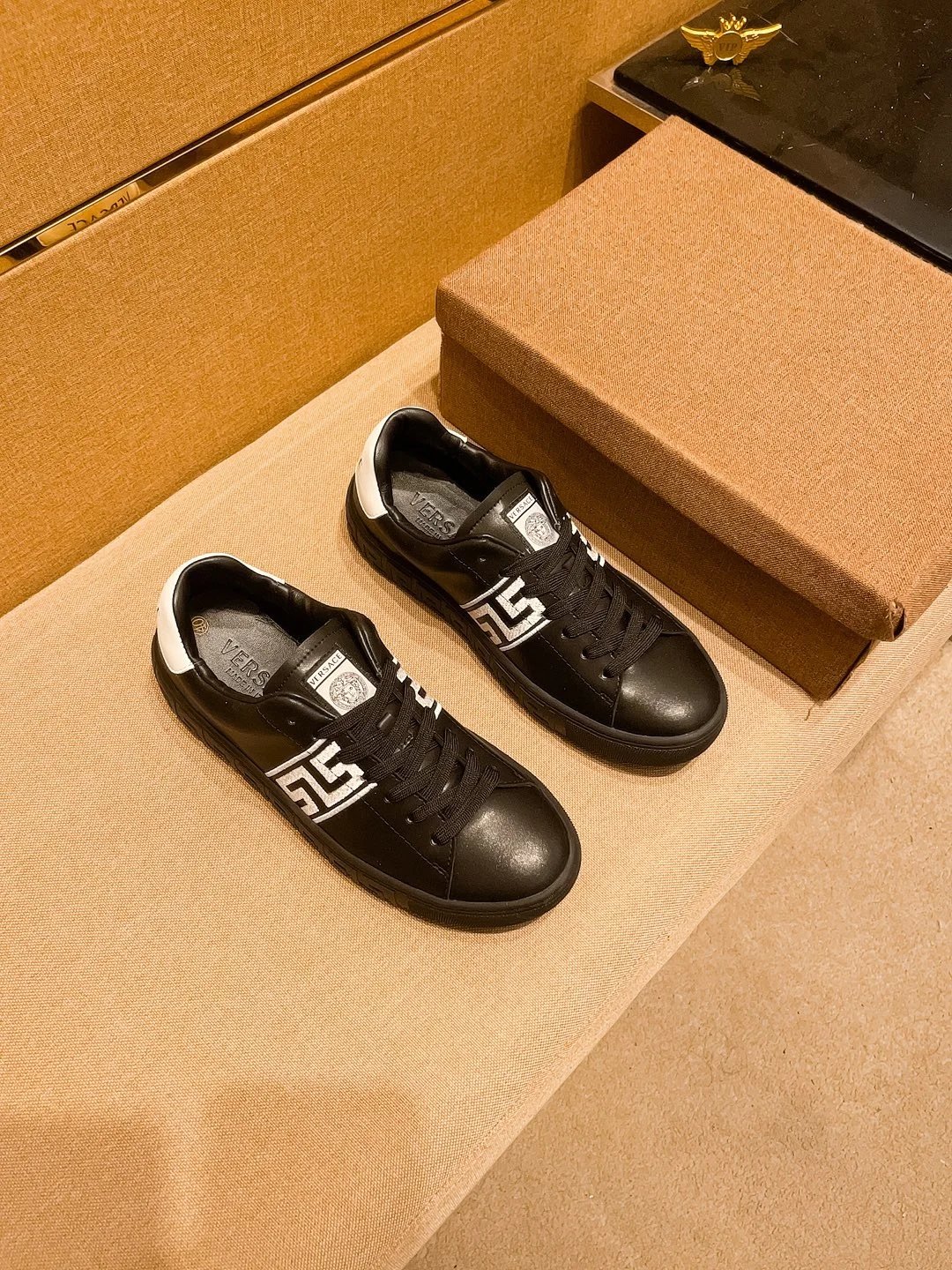 Luxury Leather Sneakers Geometric Black - Gallery Image 5 - Detailed View