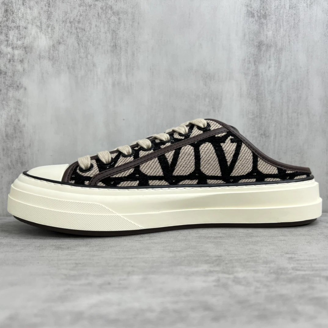 Low Top Canvas Sneakers Ivory Black - Gallery Image 7 - Detailed View