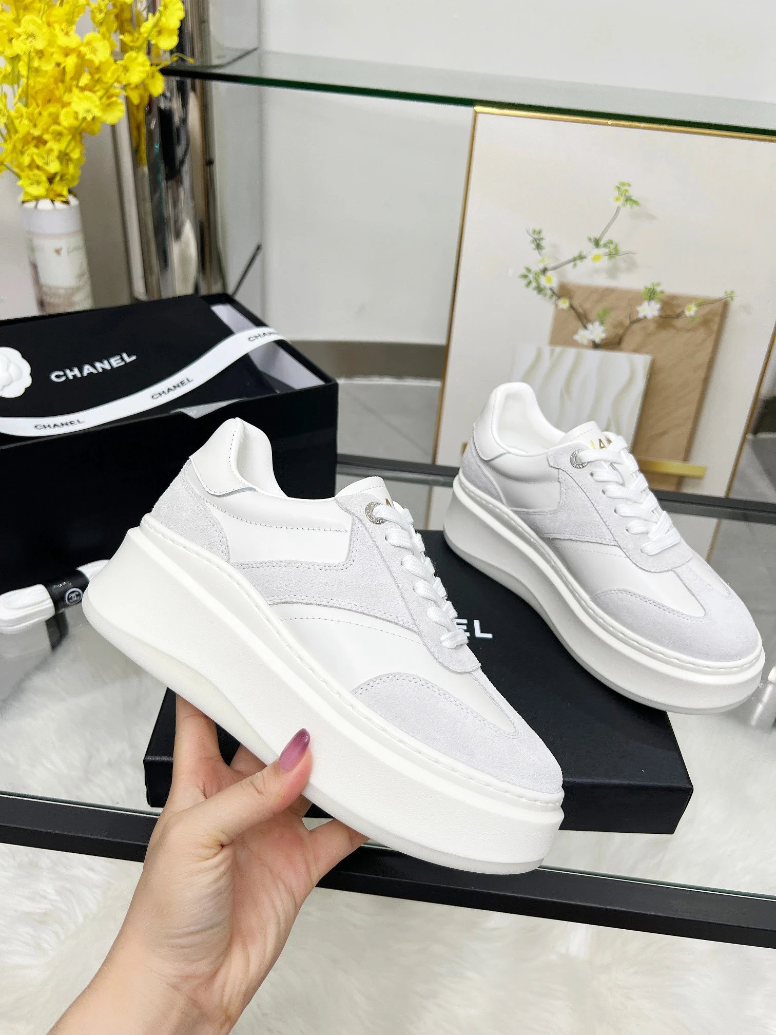Chanel 25C Calfskin Sneakers White - Gallery Image 5 - Detailed View
