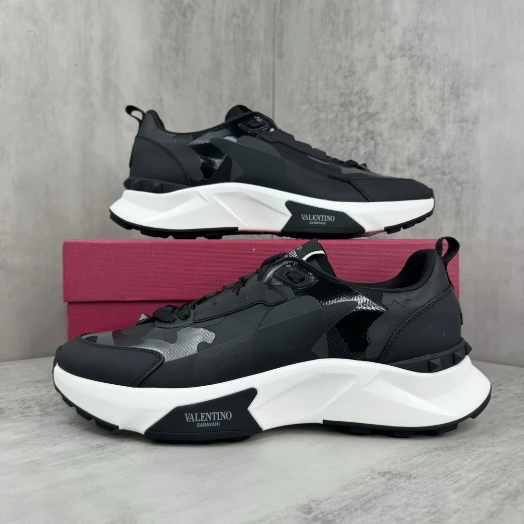 True Act Mesh Sneakers Jet Black - Gallery Image 9 - Detailed View