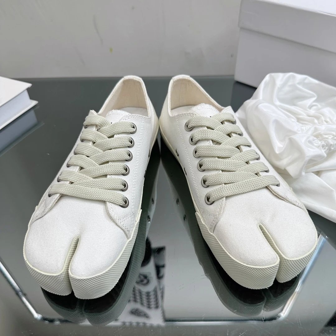 Maison Margiela MM6 Tabi Canvas Sneakers White - Gallery Image 3 - Detailed View