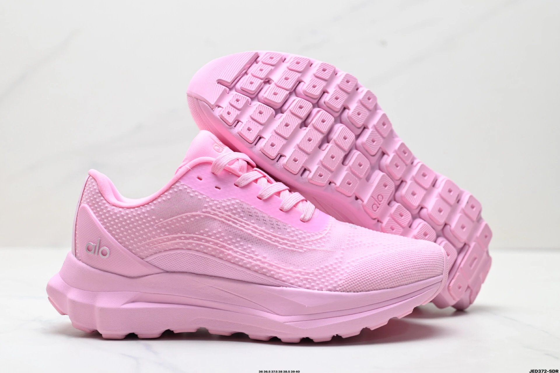 Alo Yoga Alo Runner Sneakers Pink - Gallery Image 5 - Detailed View