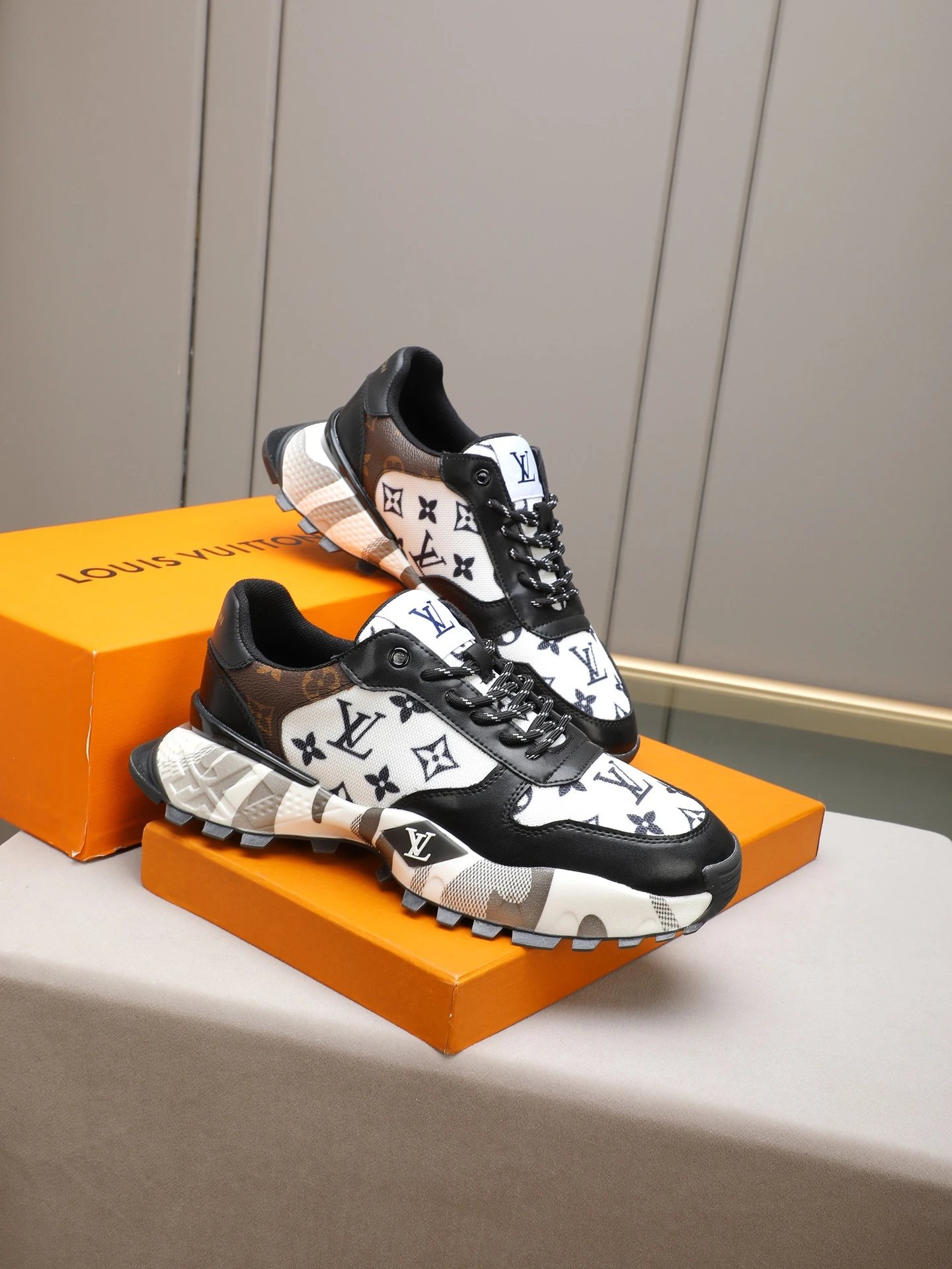 Luxury Calfskin Mesh Runner Sneakers Ivory Black - Gallery Image 4 - Detailed View