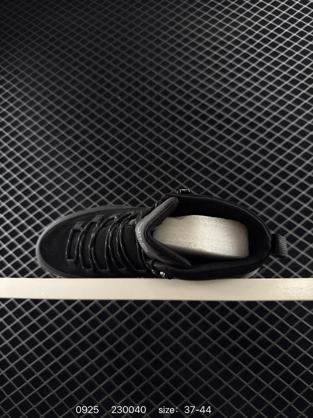 High-Top Hiking Boots Onyx - Gallery Image 4 - Detailed View