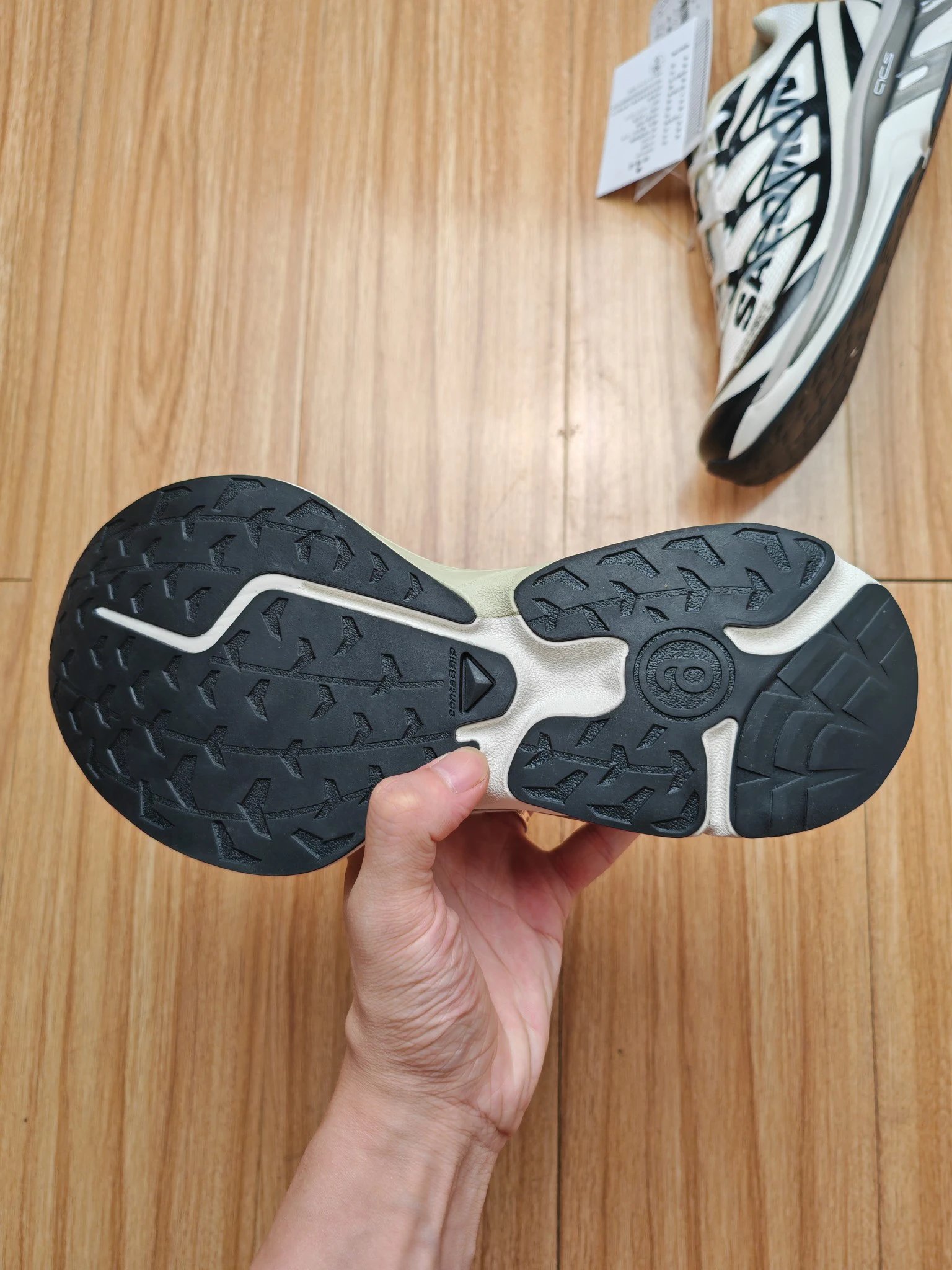 MM6 x Salomon Sctur 2 Sneakers White Black - Gallery Image 6 - Detailed View