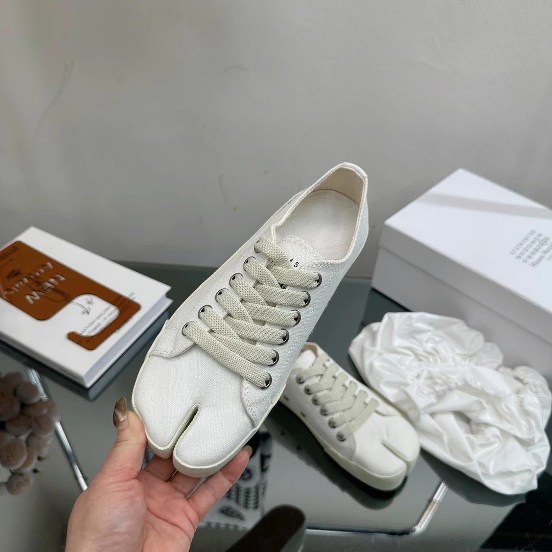 Maison Margiela MM6 Tabi Canvas Sneakers White - Gallery Image 8 - Detailed View