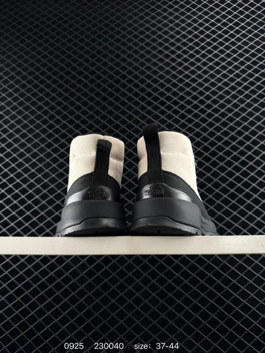 Outdoor High-top Boots Tawny - Gallery Image 4 - Detailed View