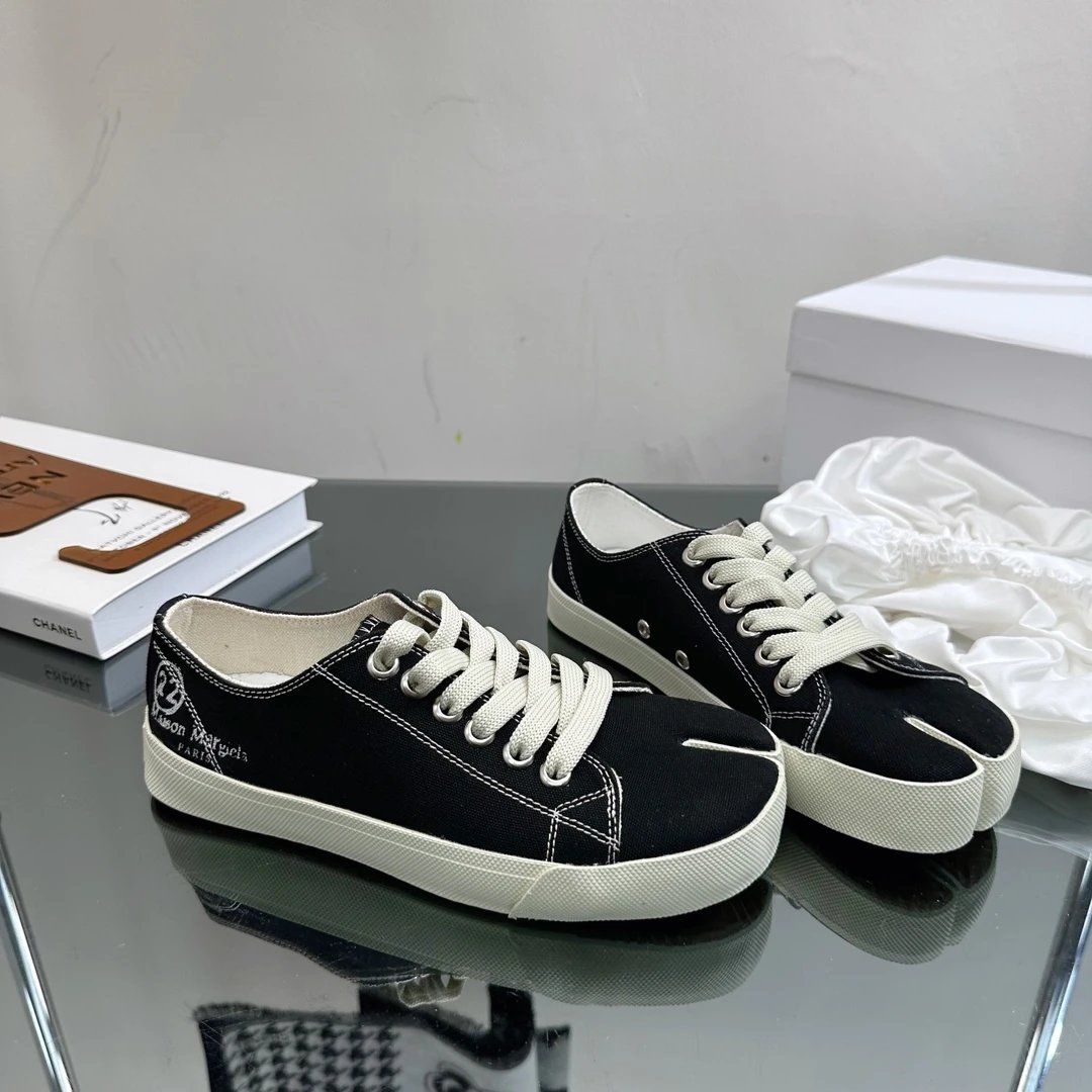 Maison Margiela MM6 Tabi Canvas Sneakers Black - High Quality Product Image - Cnfans