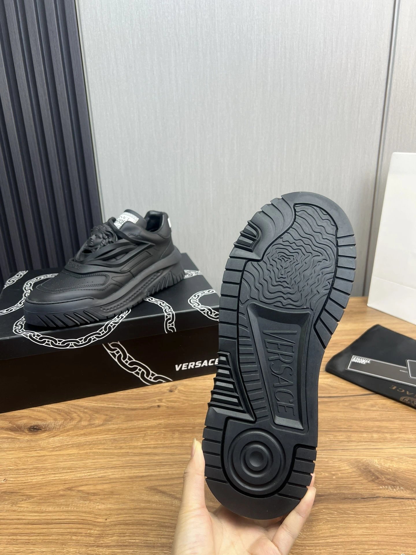 Men's Leather Low Top Sneakers Casual Retro Jet Black - Gallery Image 9 - Detailed View