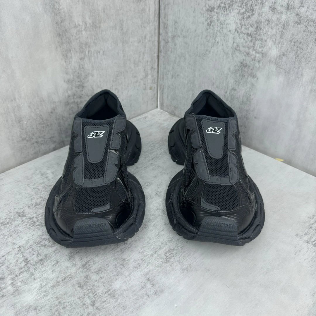 Chunky Mesh Slip-On Sneakers Retro Sport Jet Black - Gallery Image 4 - Detailed View