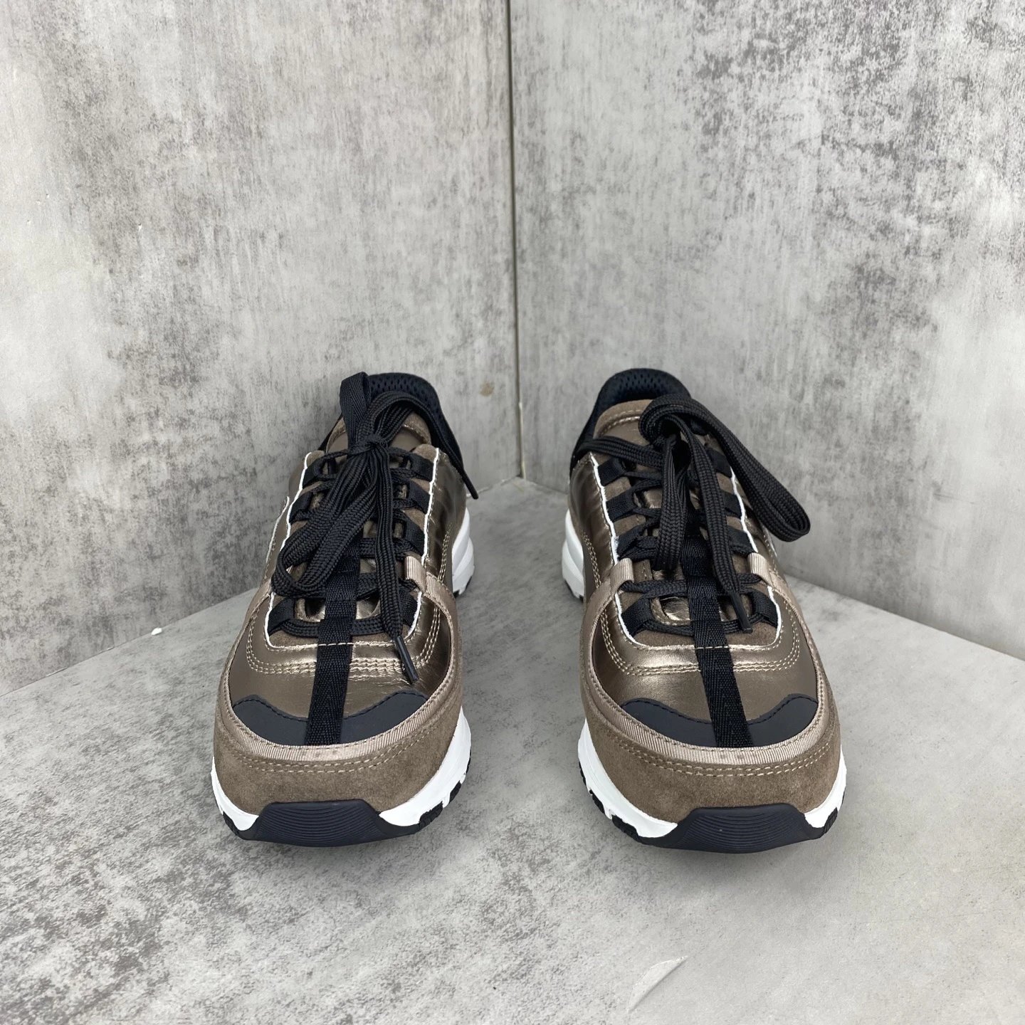 Women's Leather Mesh Outdoor Sneakers Bronze Finish - Gallery Image 4 - Detailed View