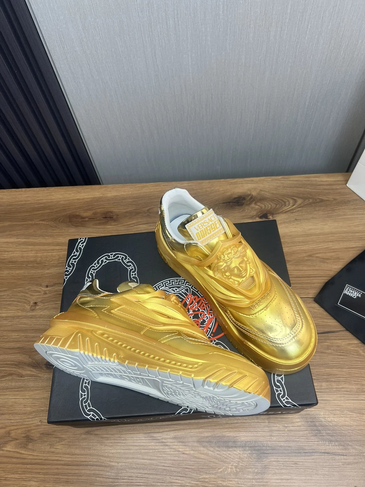 Luxury Leather Sneakers Metallic Gold - Gallery Image 5 - Detailed View