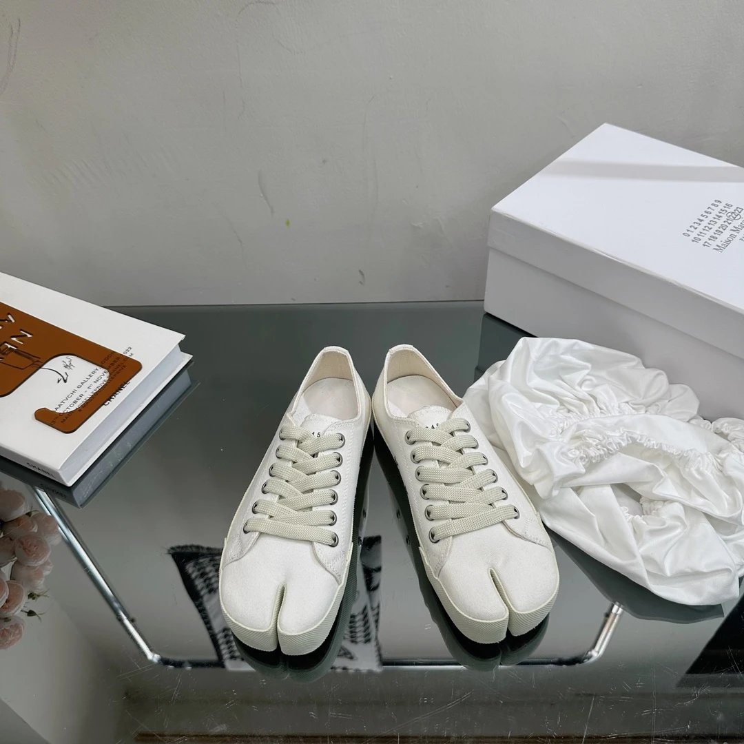 Maison Margiela MM6 Tabi Canvas Sneakers White - Gallery Image 2 - Detailed View