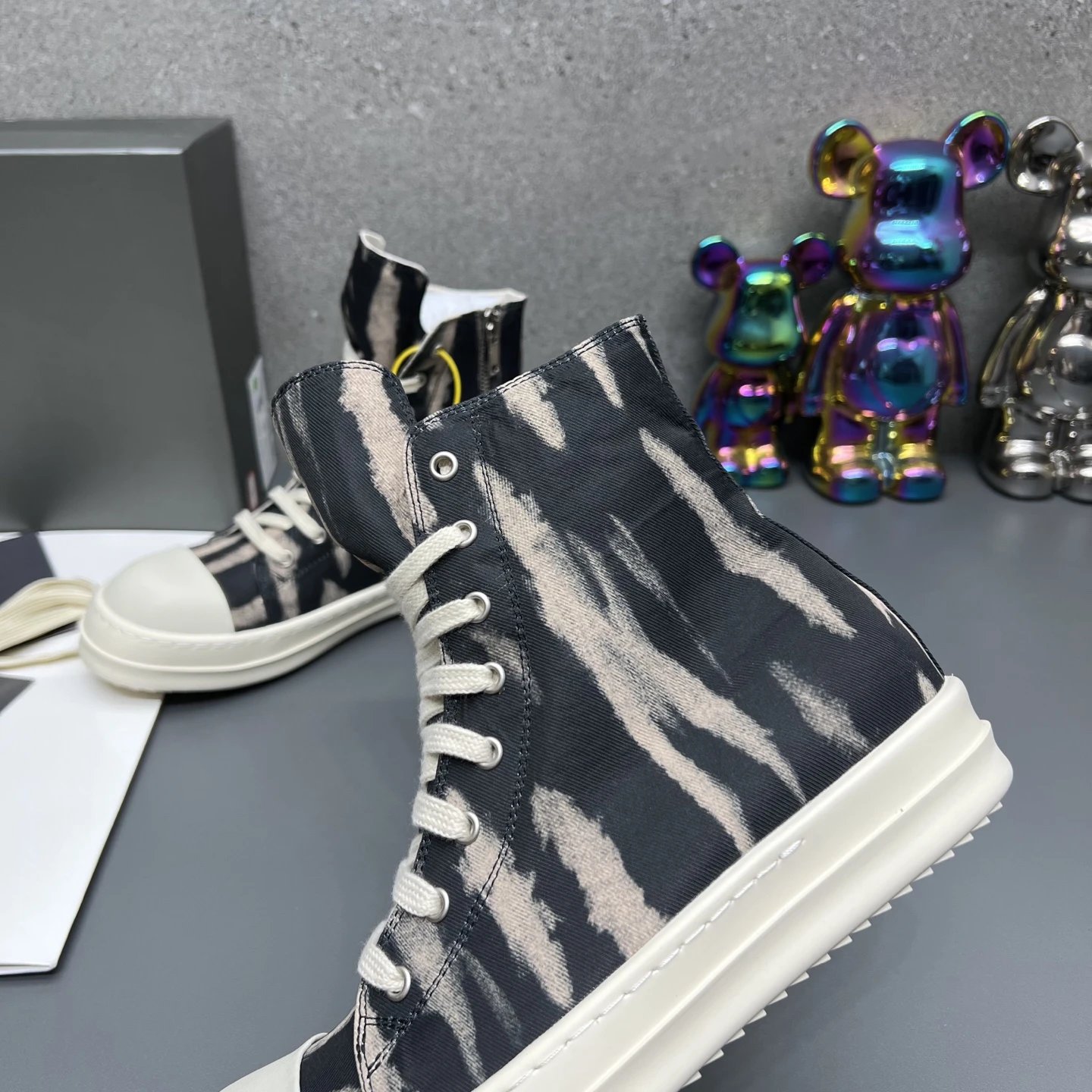 Rick Owens Casual High-Top Sneakers Zebra  - Gallery Image 5 - Detailed View