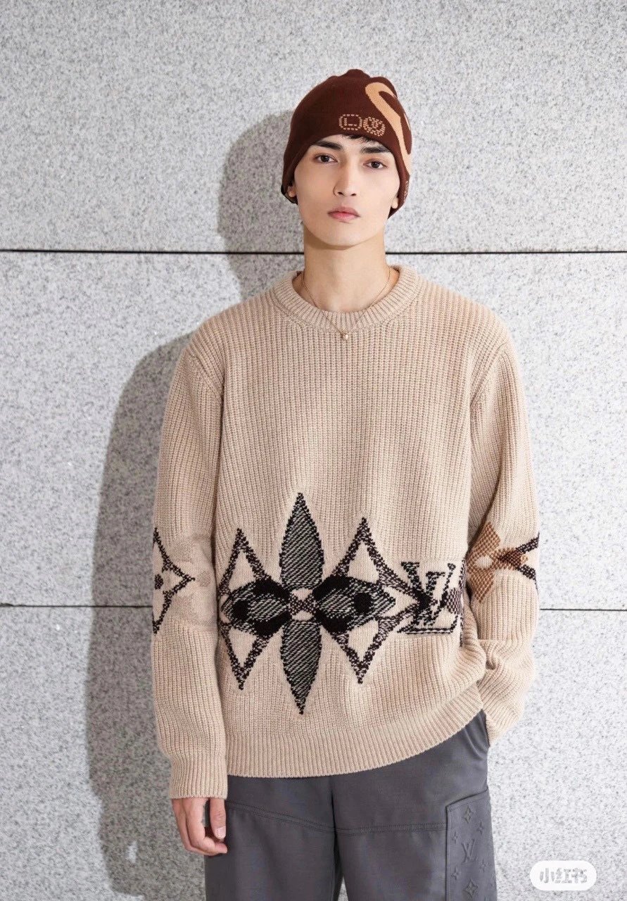 LOUIS VUITTON Sweater +