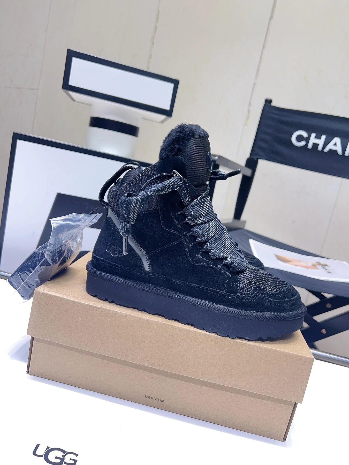 Mel - Medium Top Board Shoes - Black