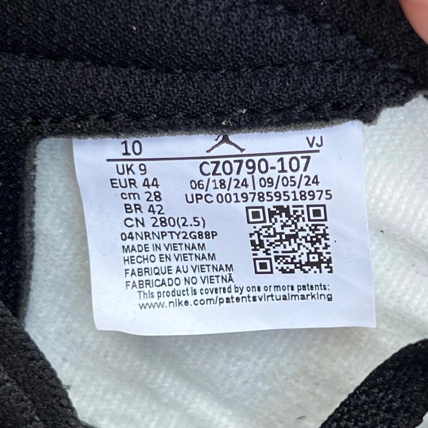 Air Jordan 1 Low OG Rookie Of The Year photo 8