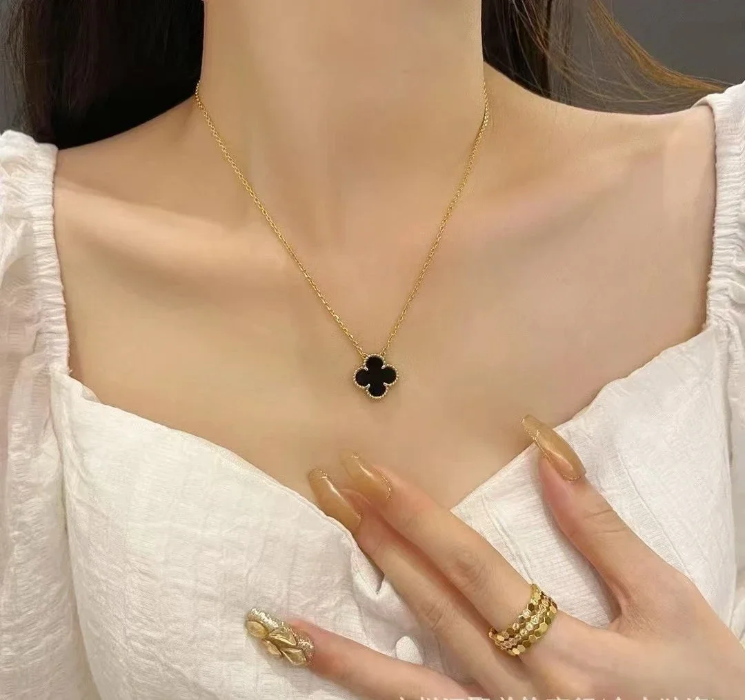 Van Cleef & Arpels B