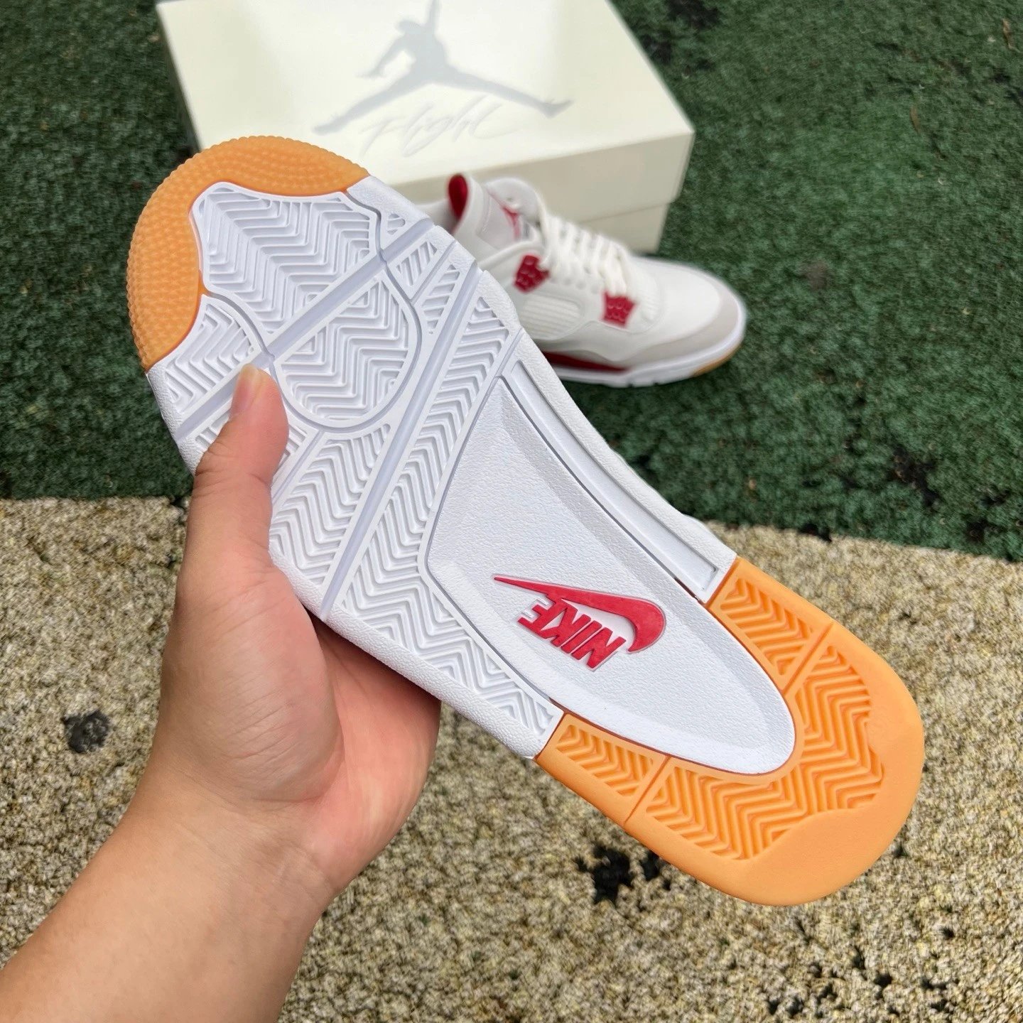 Air Jordan 4 Varsity Red photo 3