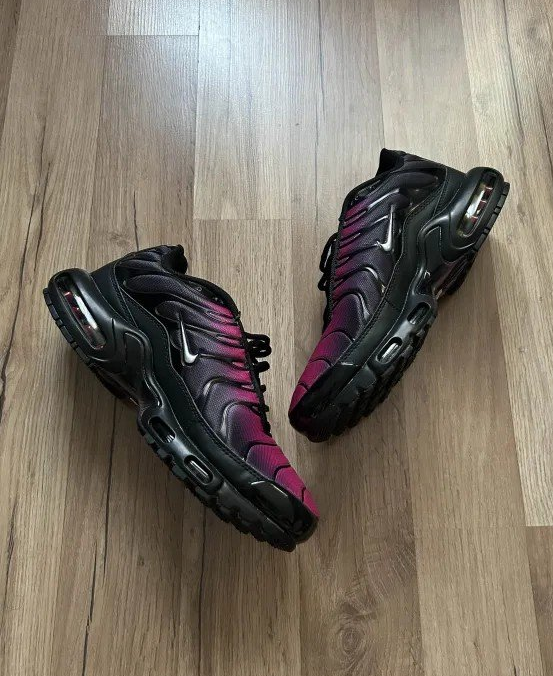 Nike Air Max Plus Black and Pink Sneakers