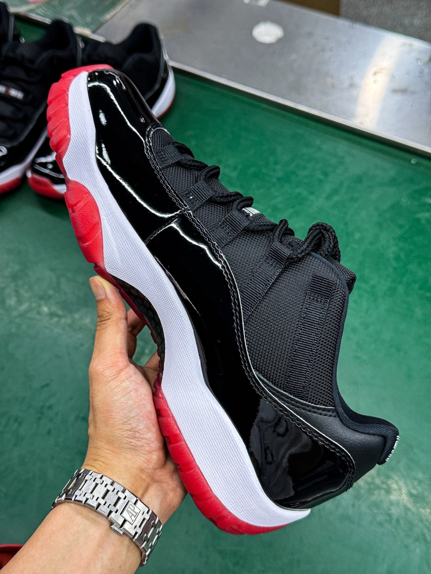 Air Jordan 11 Retro Low Bred photo 8