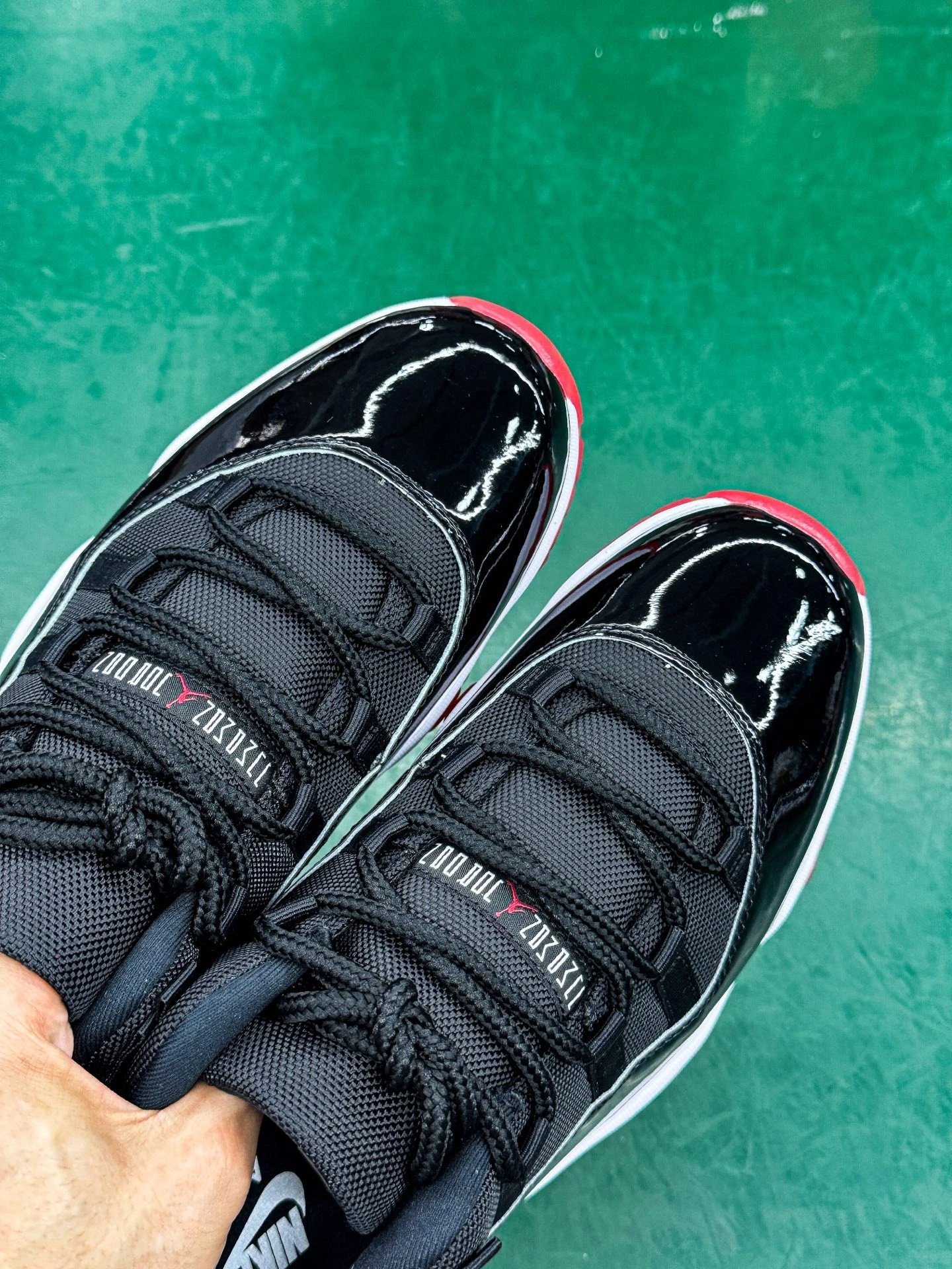 Air Jordan 11 Retro Low Bred photo 6