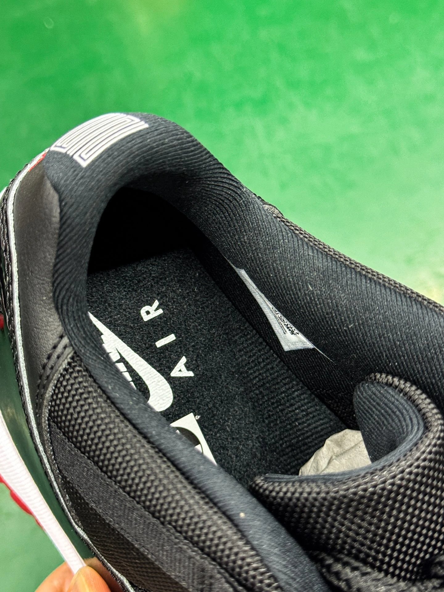 Air Jordan 11 Retro Low Bred photo 5