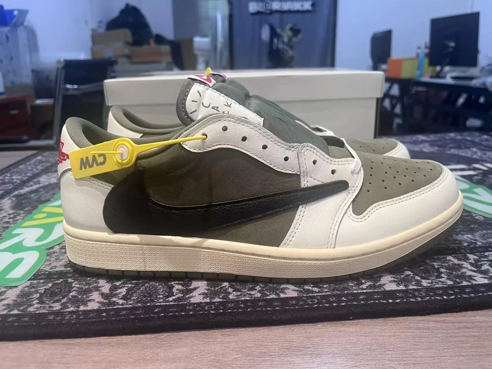 Air Jordan 1 Low Olive
