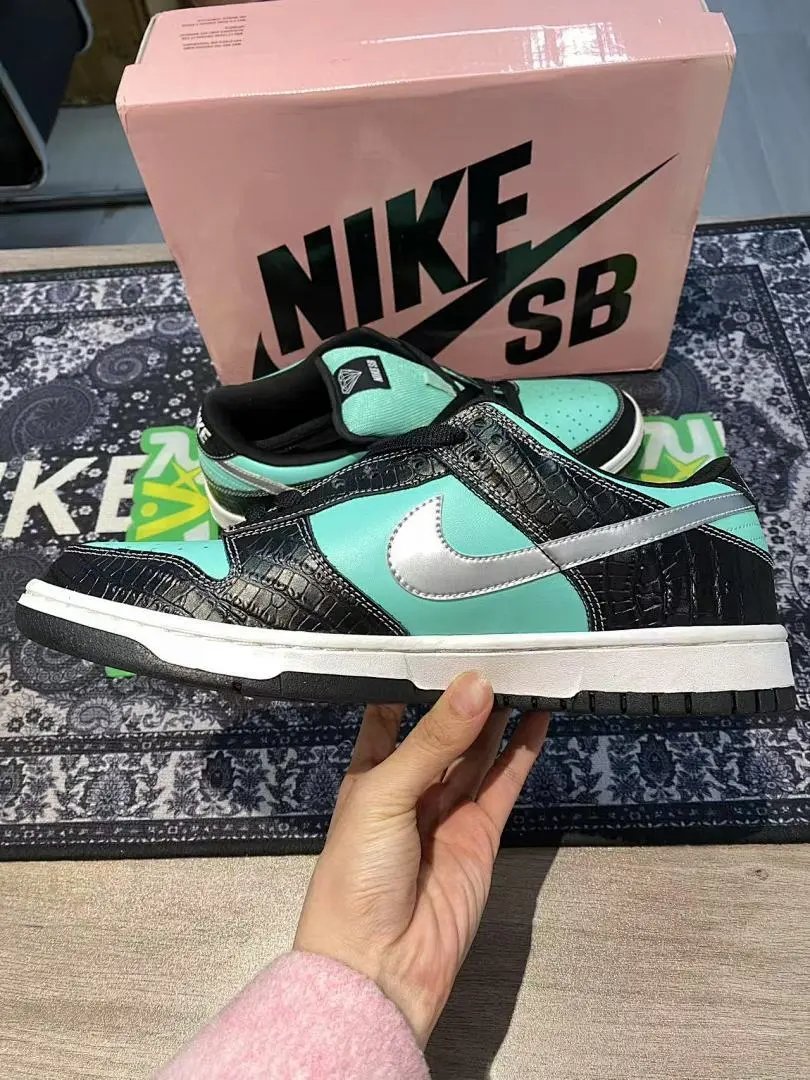 Nike Dunk SB Diamond Supply Co. Tiffany