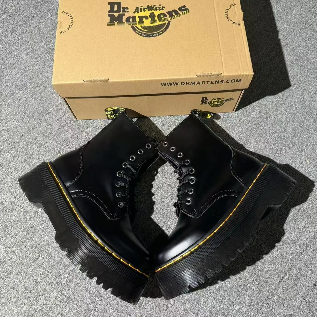 Original cash payment Dr. Martin 1462 smooth shiny leather 8-hole thick soled leather short tube Martin boots