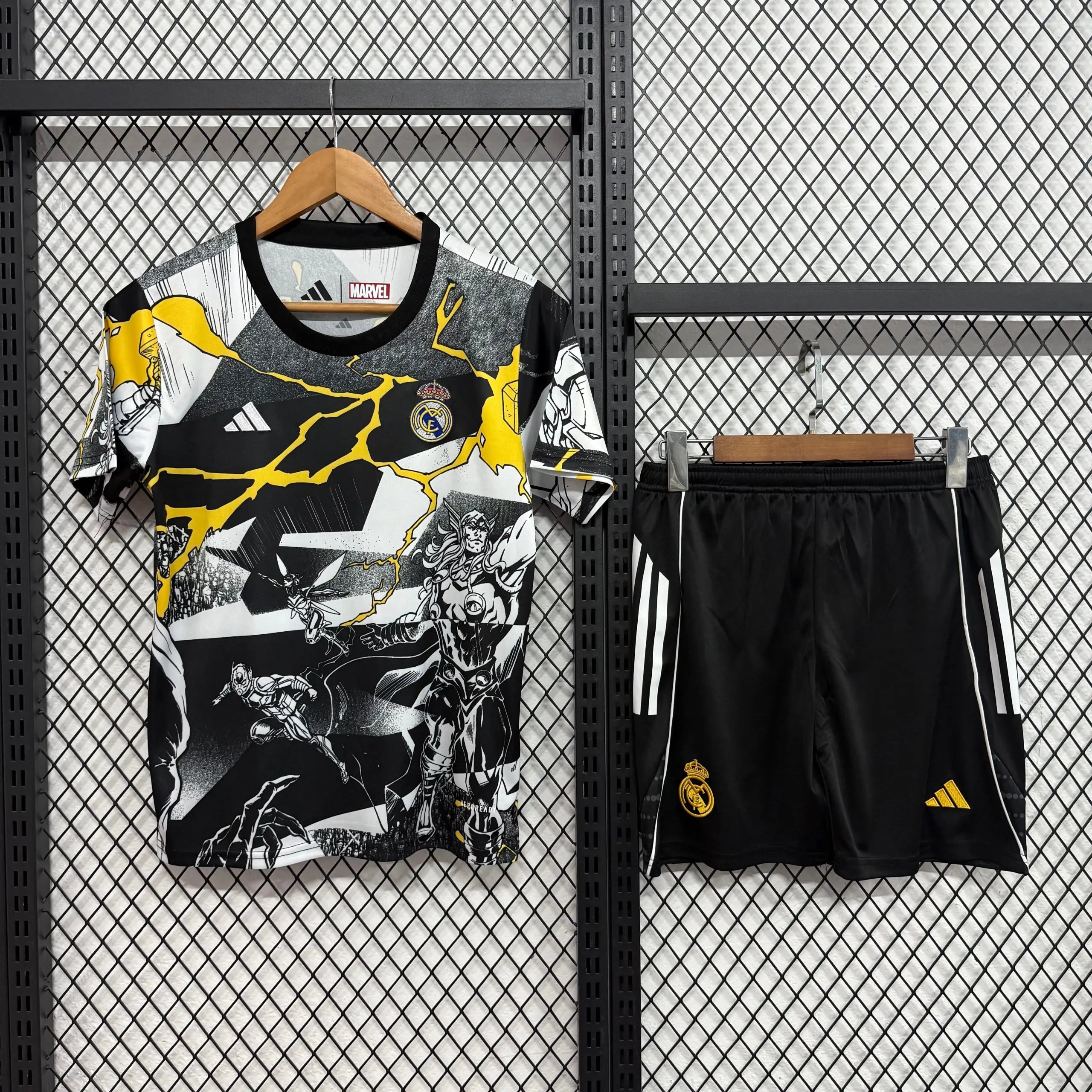 Adidas Football Jerseys Children's jersey and shorts set — 38