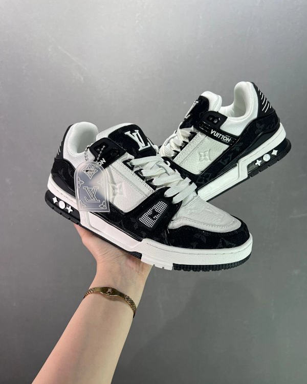 White Black 02