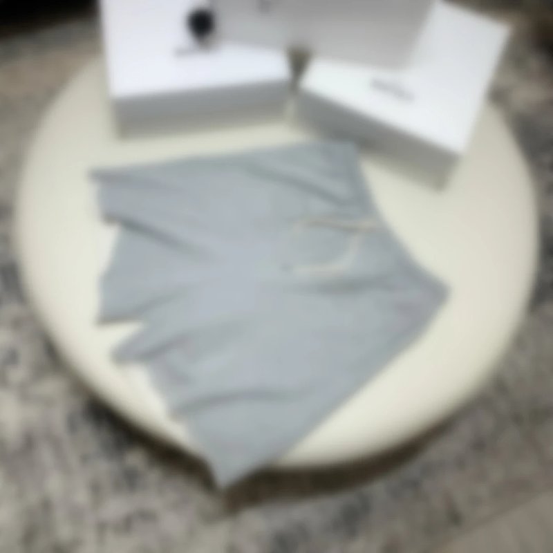 P339 铆钉灰色短裤