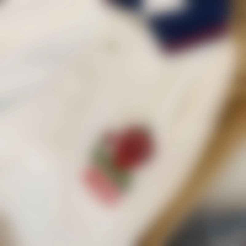 P279 草莓刺绣polo