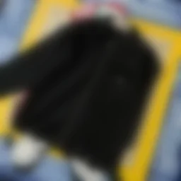 thumbnail for 黑色三角标翻领外套